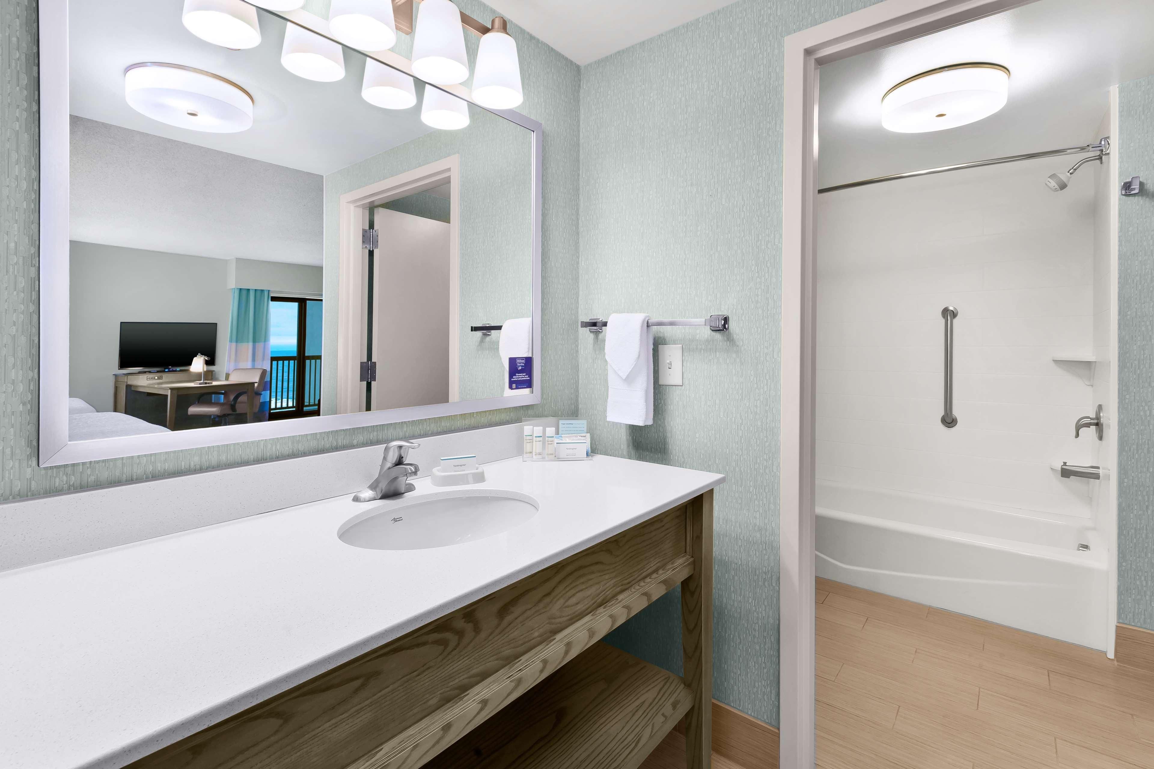 Hampton Inn & Suites By Hilton Carolina Beach Oceanfront Esterno foto